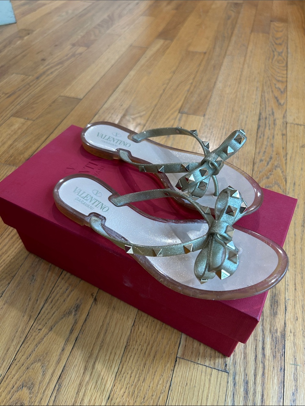 Valentino Garavani Summer Thong Sandals Size 8B / 38